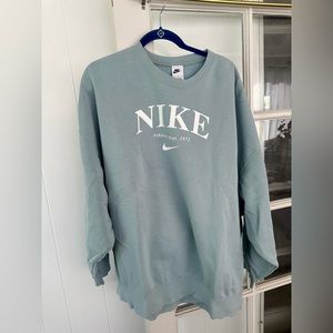 Nike oversized crewneck essentials sweatshirt